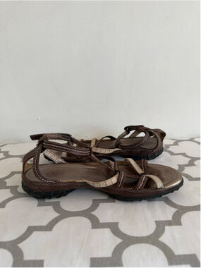 Ecco Sandals women Size 9 Brown and Beige Leather Strappy Walking Shoes